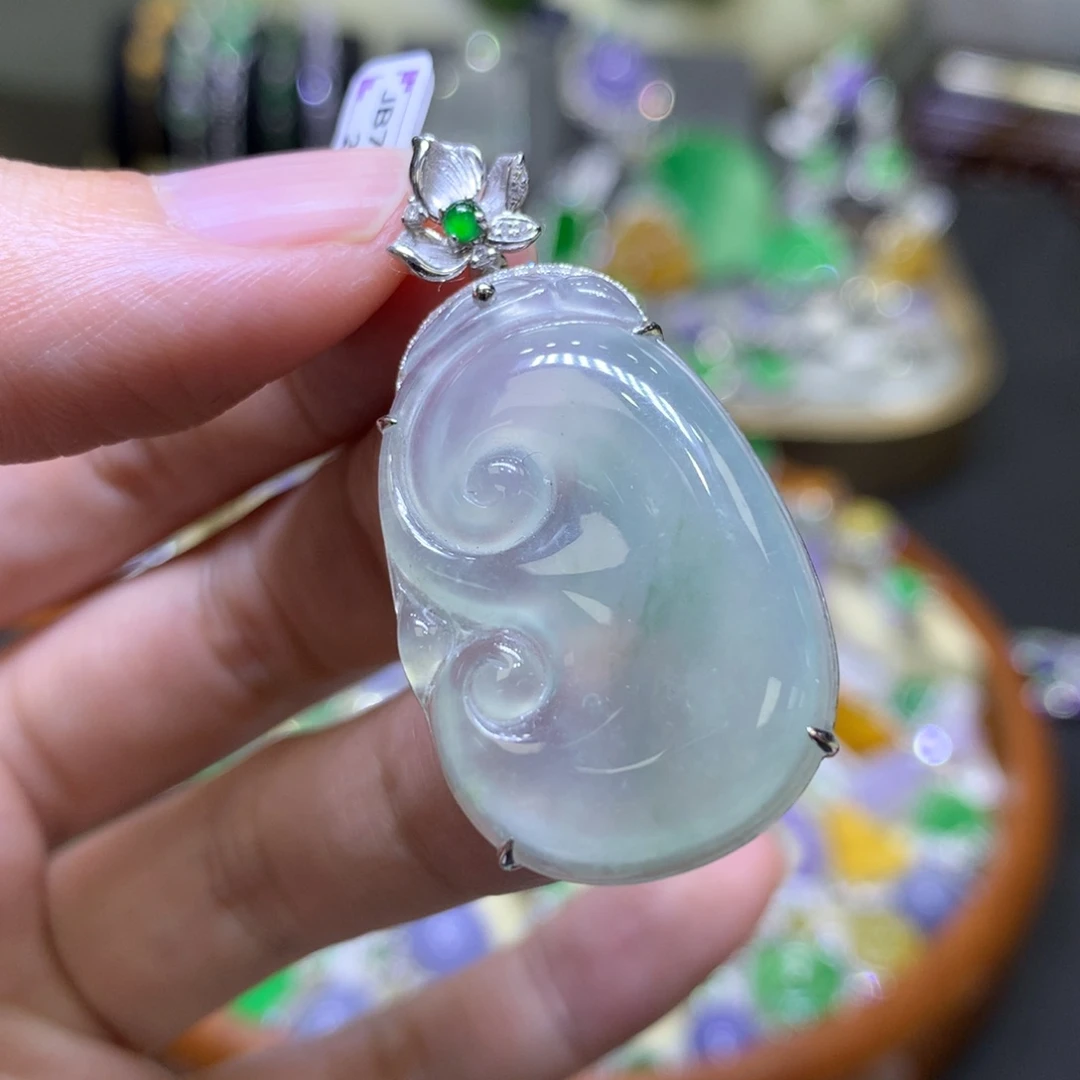 翡翠颈饰18K金镶嵌翡翠吊坠项链