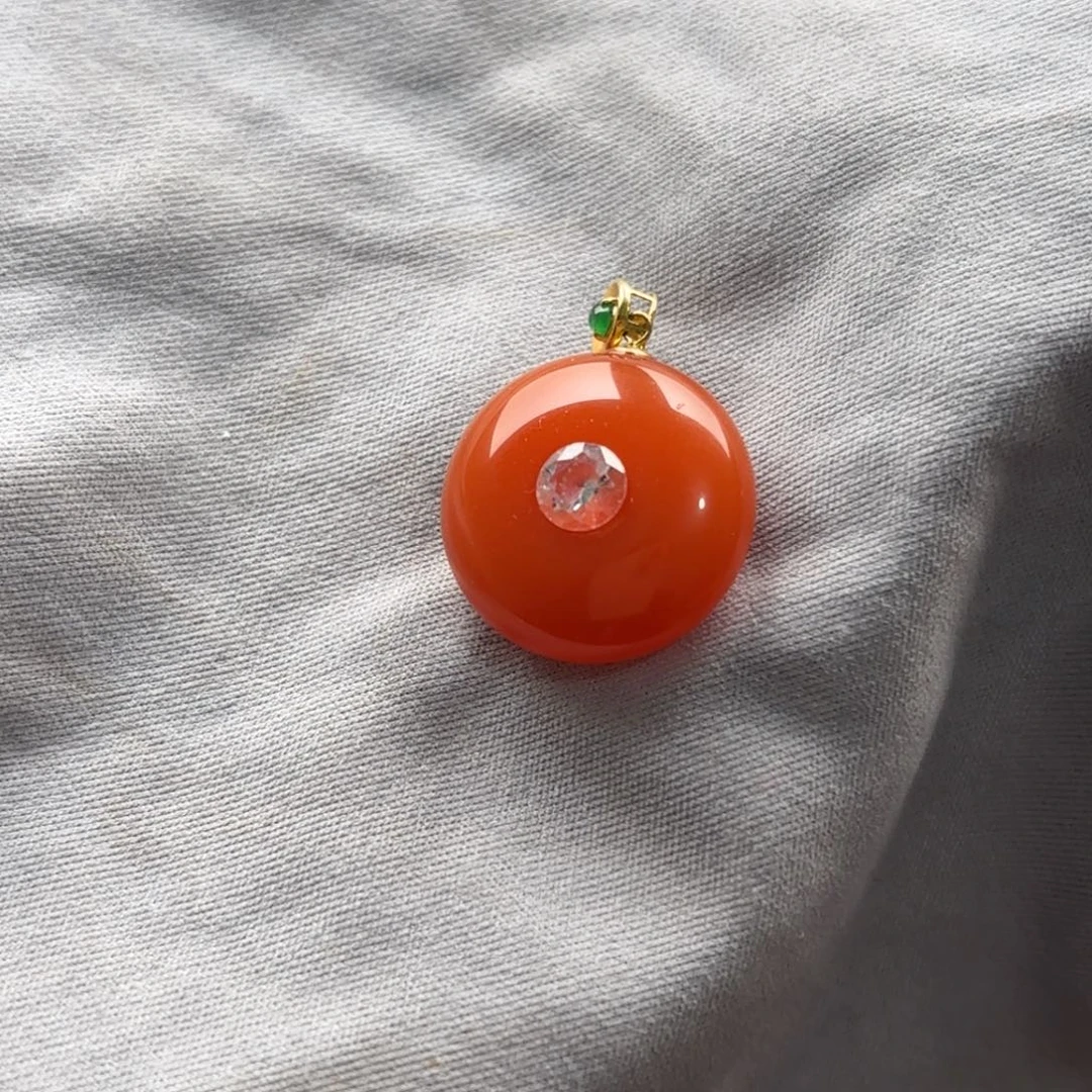 南红玛瑙18K金镶嵌颈饰保山天然原矿柿子红满色满肉平安扣