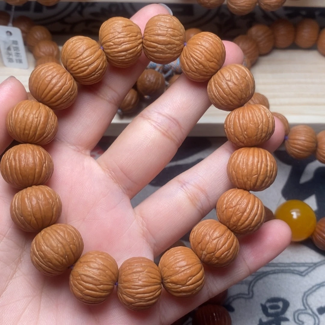 吊坠桃核土豪打底