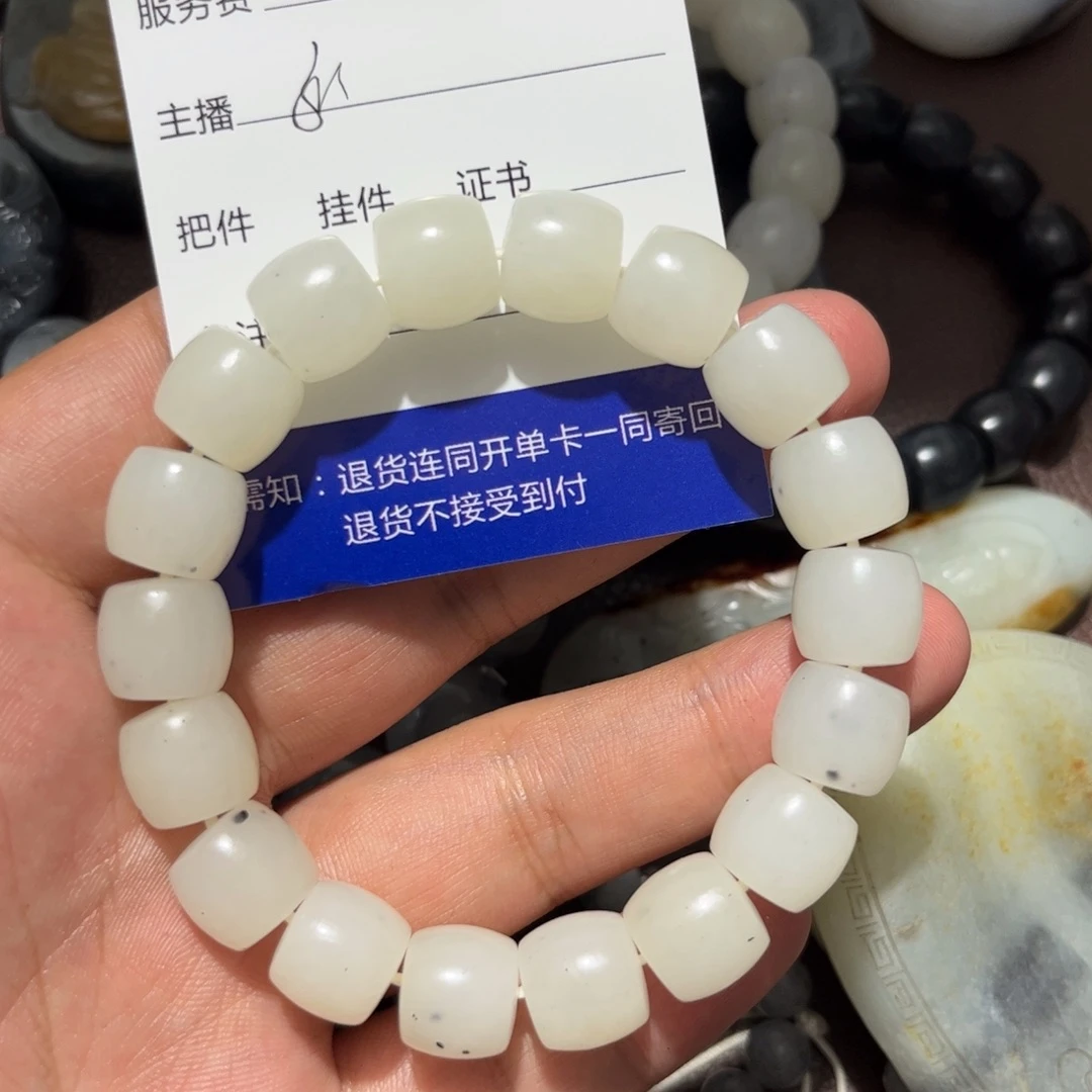大***牛吊坠(不含链)未镶嵌和田玉