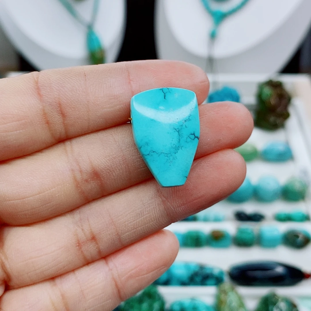 灏***司未镶嵌绿松石颈饰