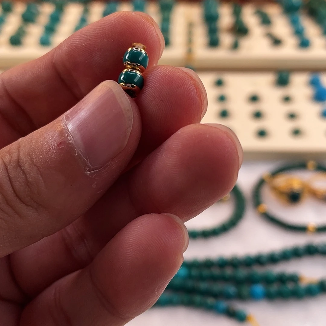 绿松石未镶嵌颈饰