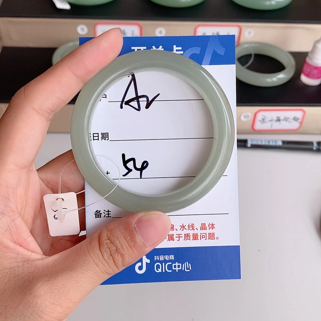 椰***冻石英质玉手镯未镶嵌