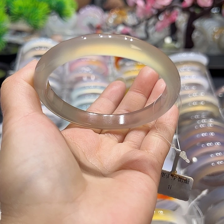拔***菜玛瑙/玉髓手镯未镶嵌