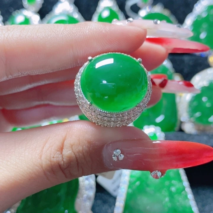 翡翠颈饰未镶嵌小*婷1836048。