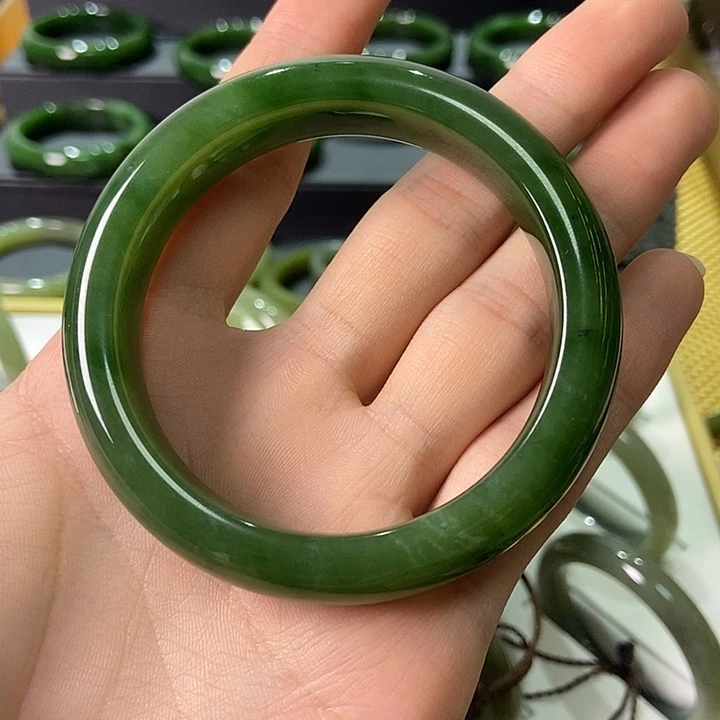 和田玉（碧玉）未镶嵌手镯