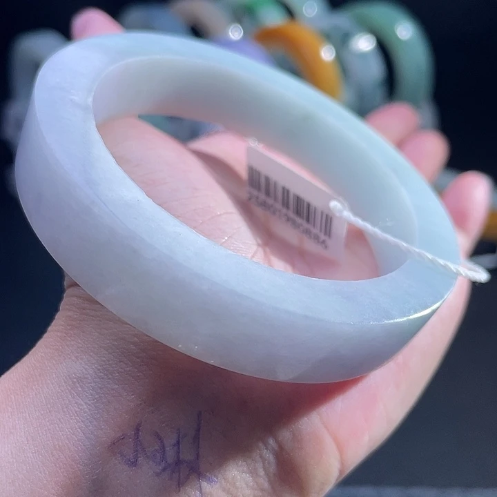 定制翡翠未镶嵌翡翠手镯