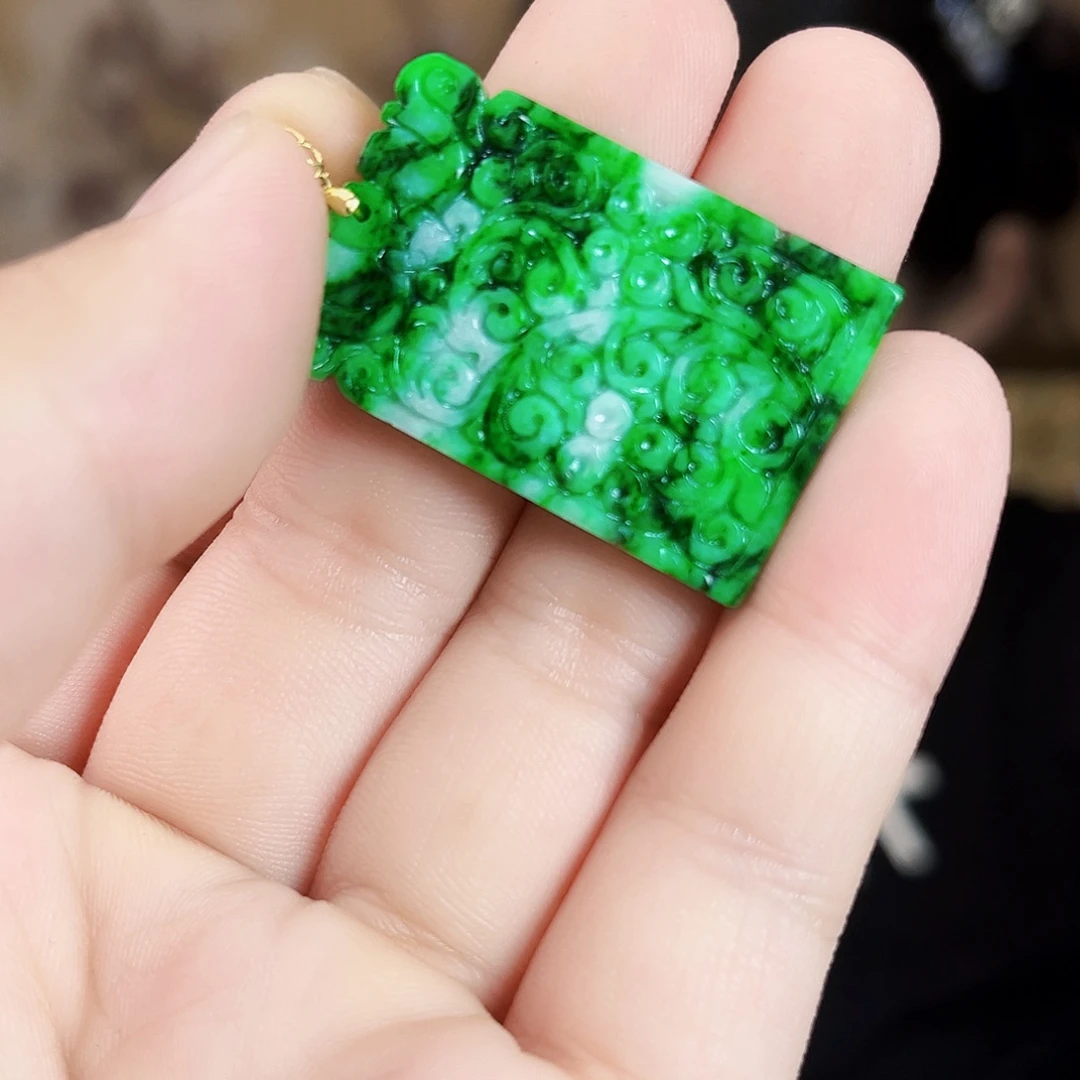 翡翠18K金镶嵌颈饰吊坠