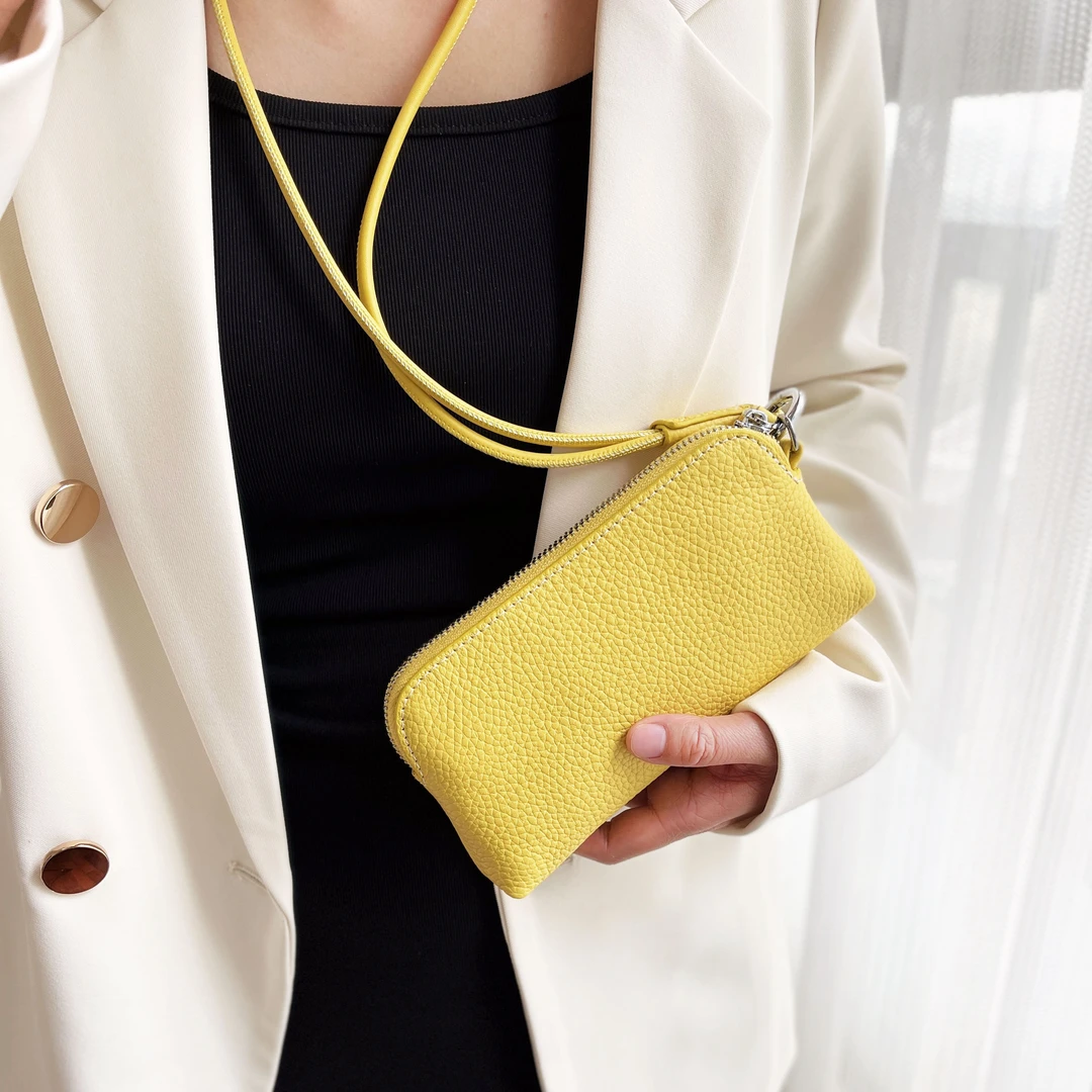 真皮手机包挂脖小包2025新款女士手拿包轻便迷你收纳包手机小挎包