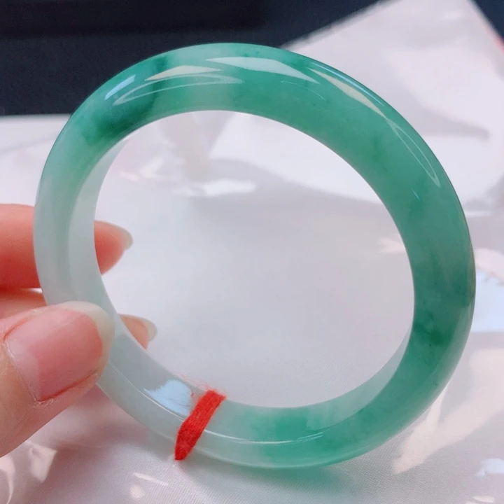 翡翠手镯未镶嵌55圈口