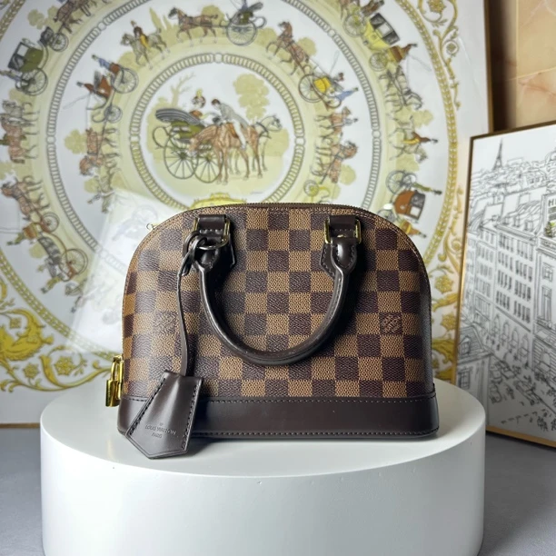 95新  何为奢侈/ LV alma bb 贝壳包 棕棋盘格/KX8098