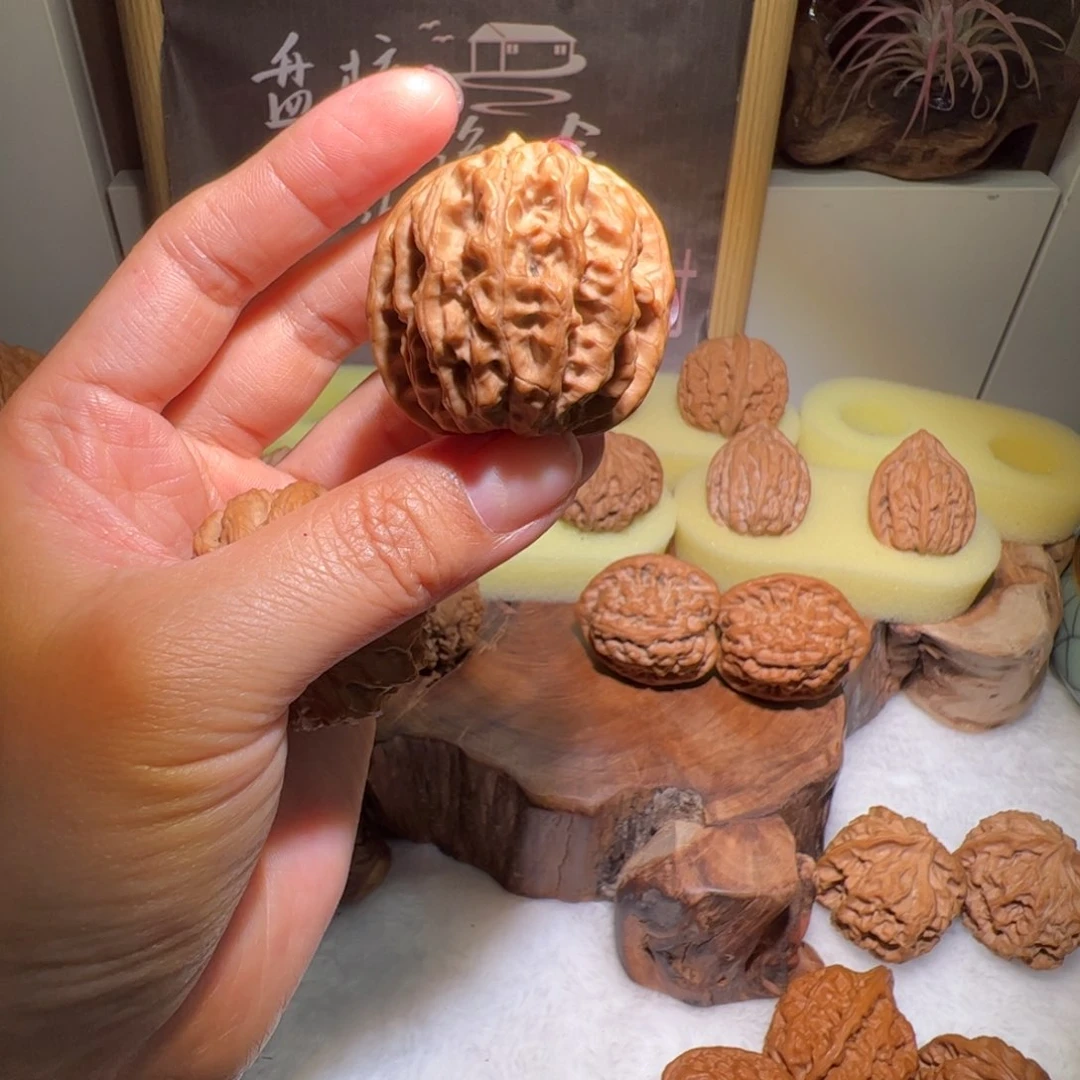 廖***e文玩核桃吊坠玉龙