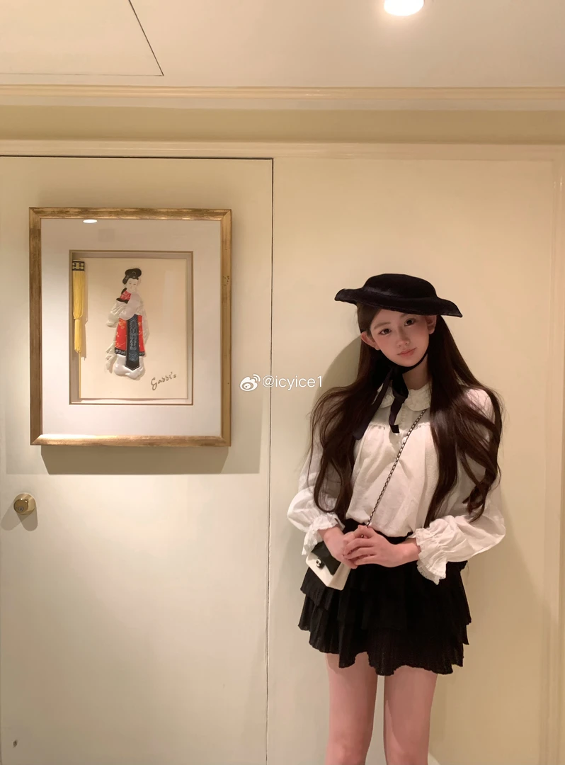 【贵气千金】蕾丝荷叶边白色衬衫女25年早秋新款显瘦黑色半裙套装