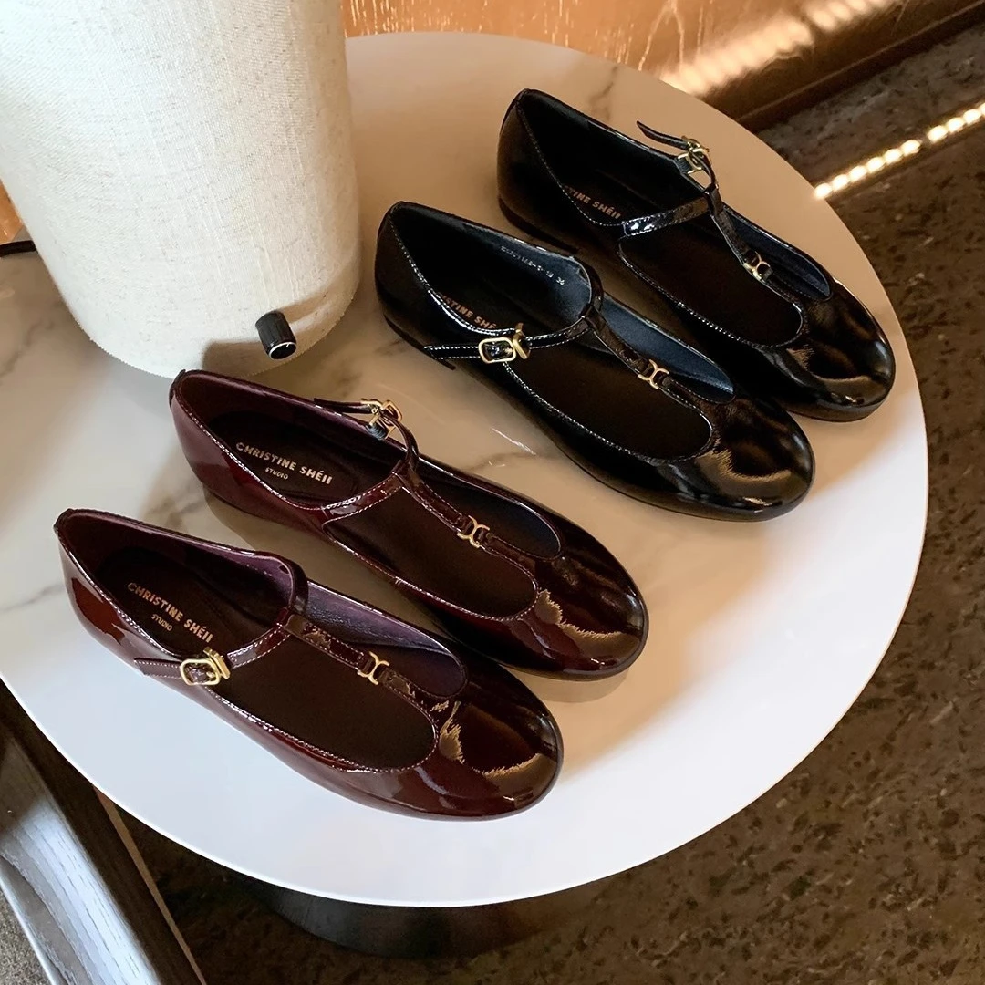 2025秋季新款潮流百搭休闲小金扣复古圆头T带玛丽珍平底鞋女单鞋