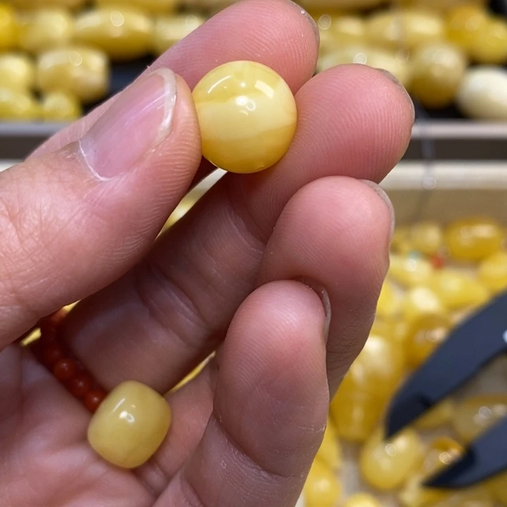 君***珩未镶嵌琥珀裸石原矿琥珀蜜蜡配饰