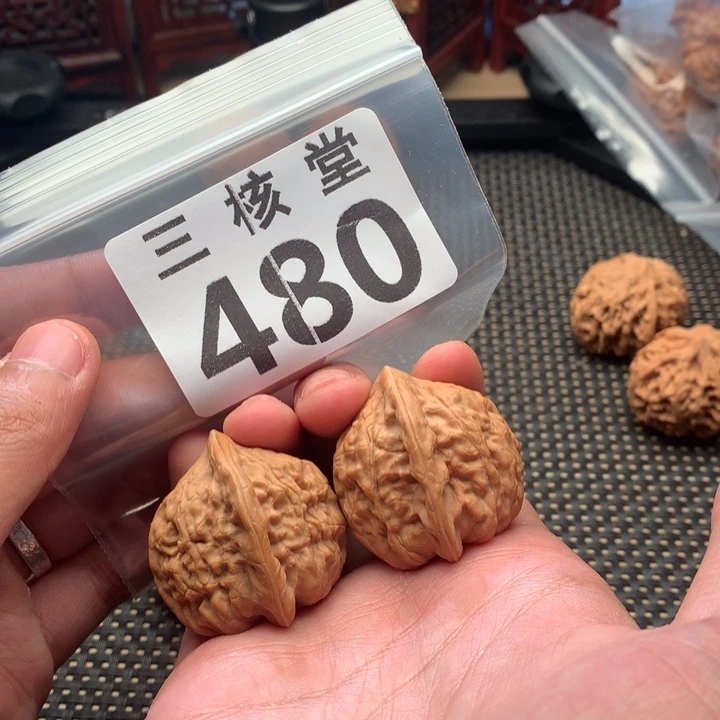 文玩核桃把件玖月