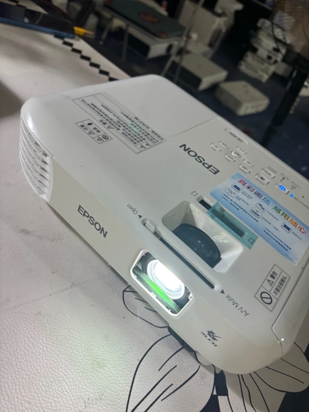 9新  二手 爱普生投影仪 运费自理
