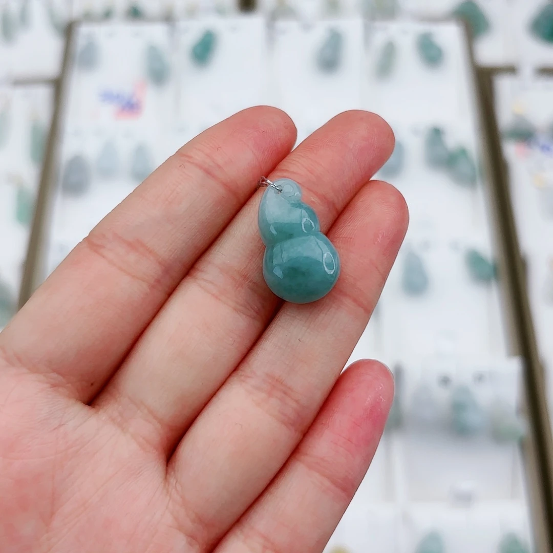 翡翠颈饰未镶嵌鑫*葫芦