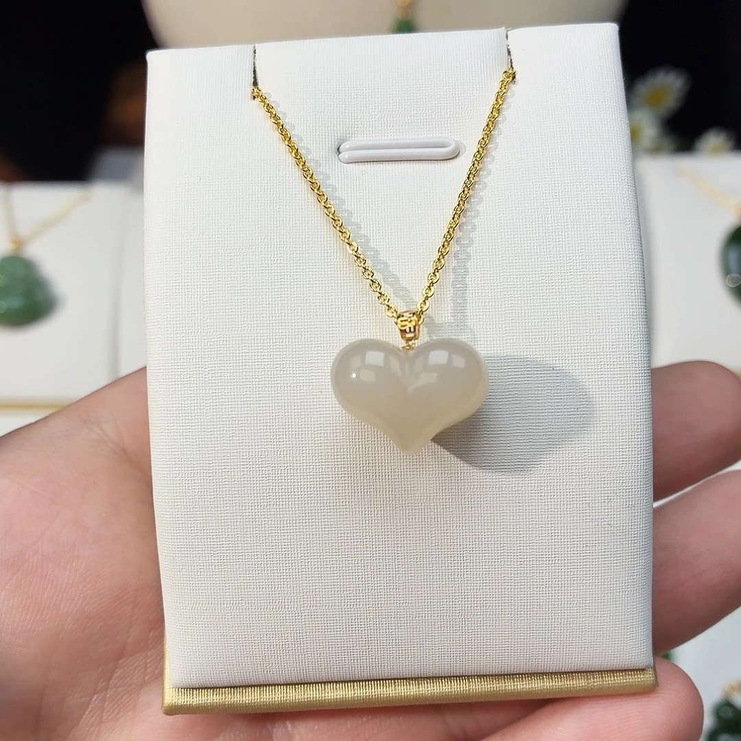 和田玉18K金镶嵌吊坠(赠链)