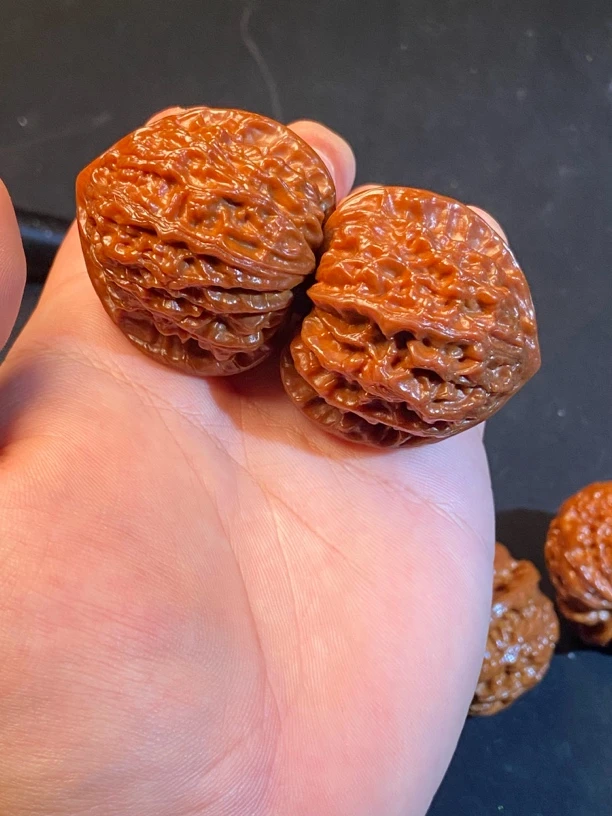 精品文玩核桃一对