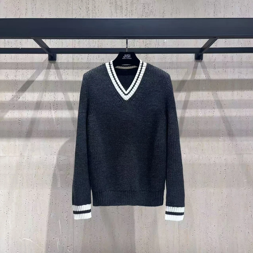 JISI 钩花V领字母针织衫-MZ24592