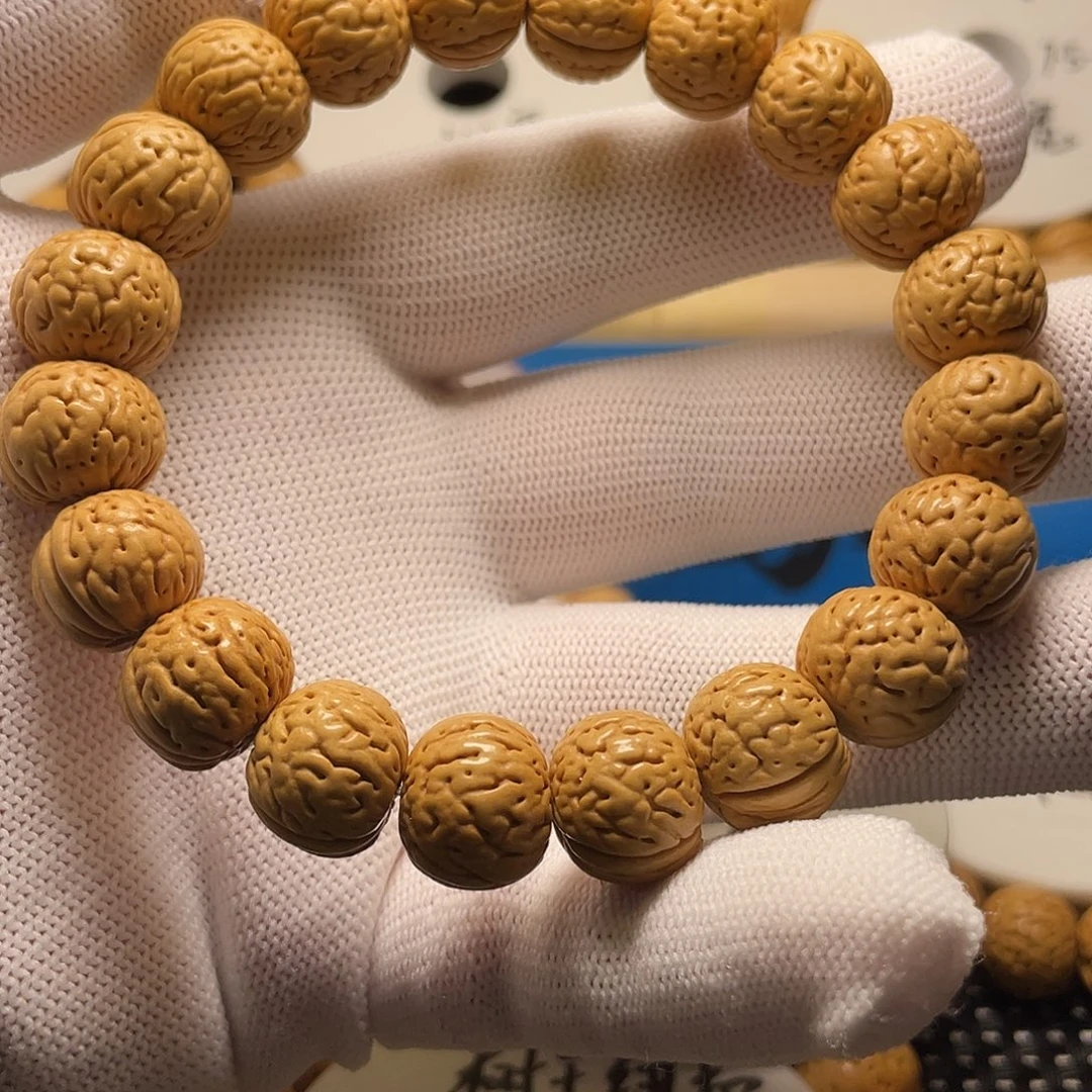 流***雪桃木金丹桃核，皮质好，密度大