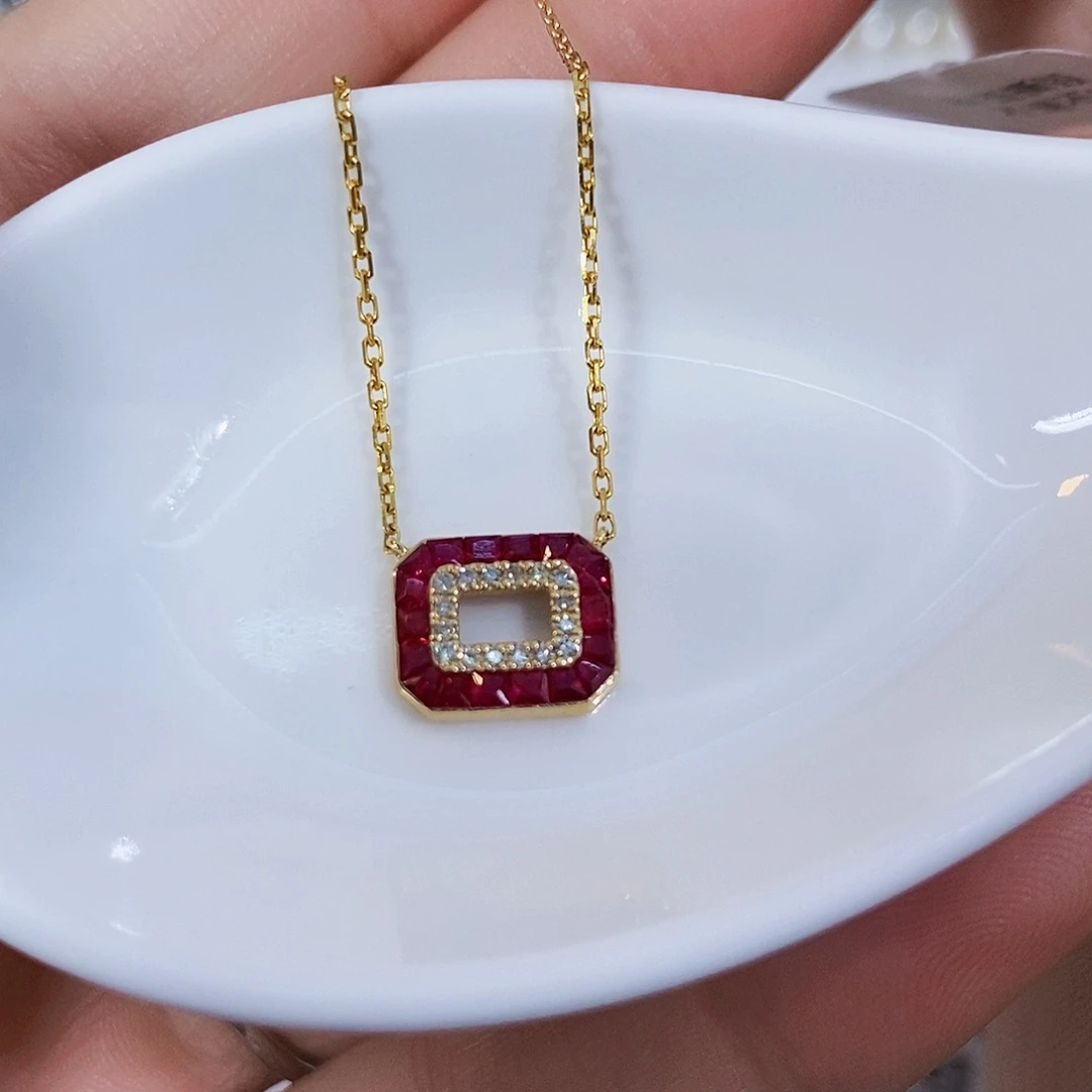 红宝石特价无烧鸽血红吊坠18K金镶嵌