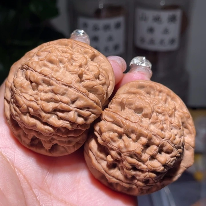 吊坠桃核           50