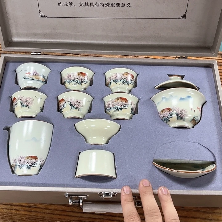 孤品茶具套装等。
