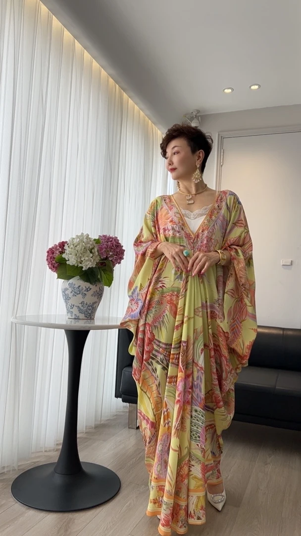 设计感宽松气质显瘦深V领复古印花连衣裙2068