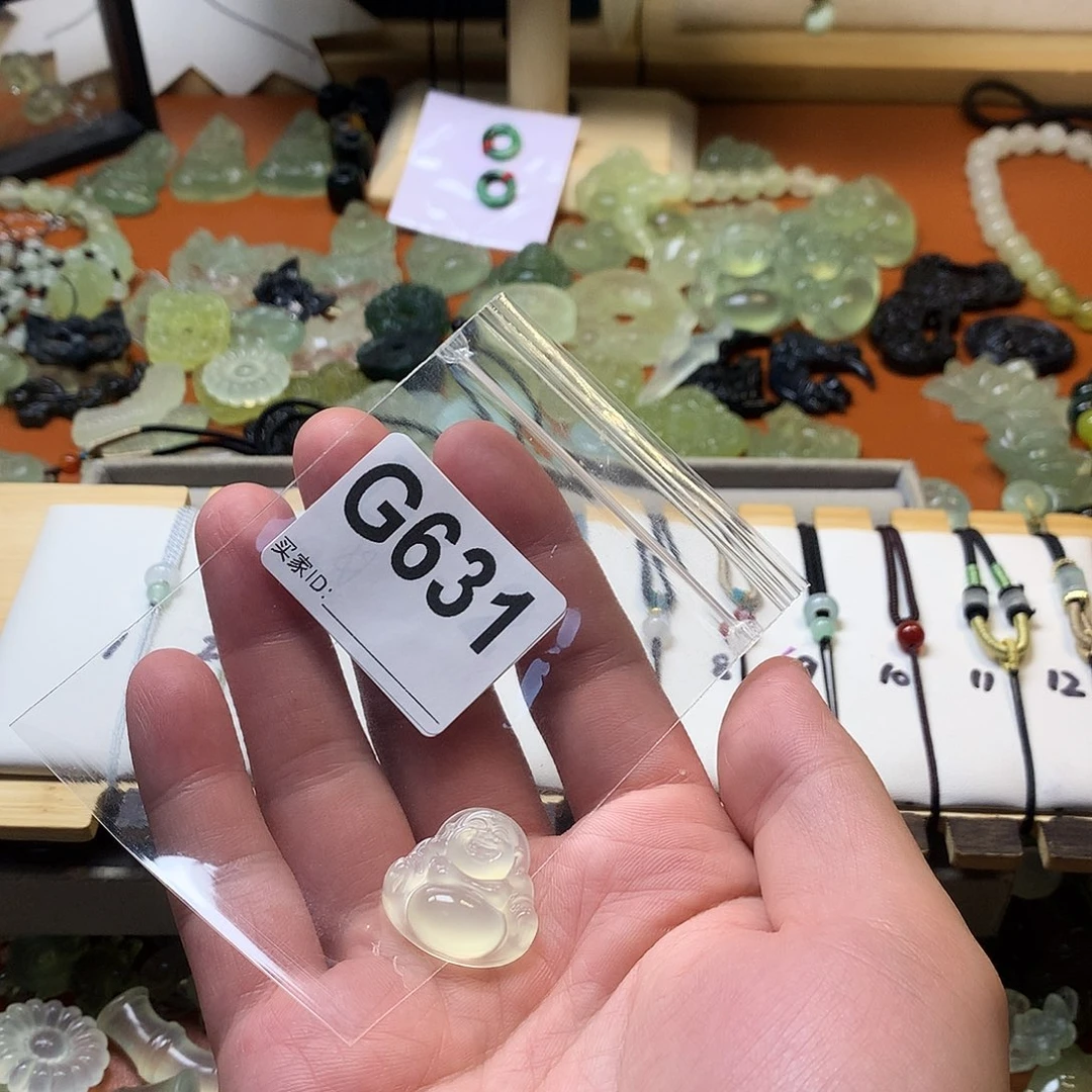 冰****未镶嵌蛇纹石玉颈饰