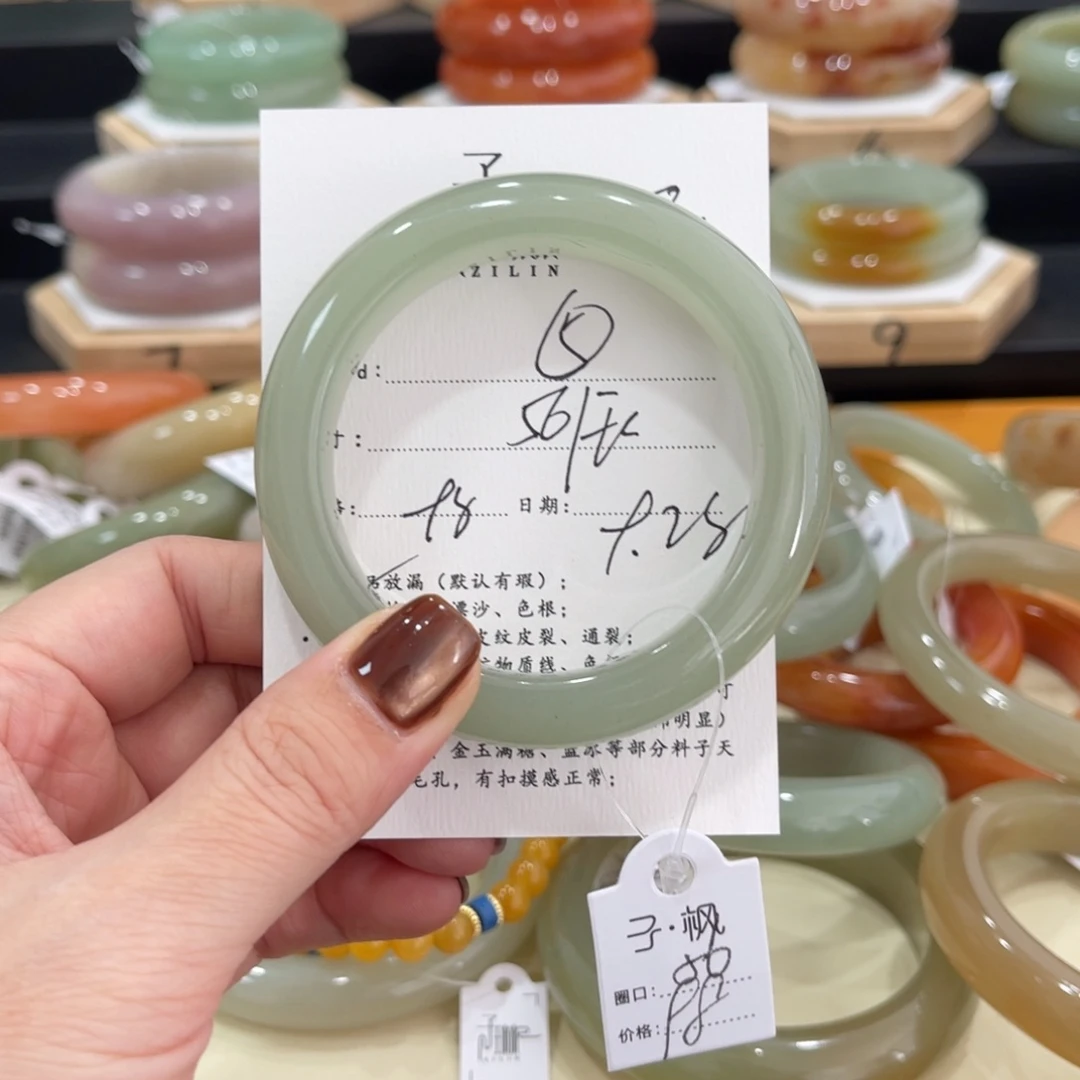 未镶嵌手镯石英质玉