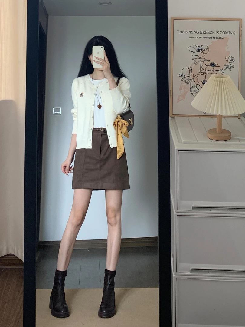 【悦己至上】韩系高级感针织刺绣开衫白色T恤打底高腰棕色半身裙