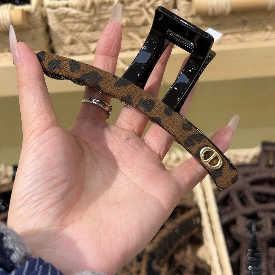 布艺非金属猪鼻子抓夹