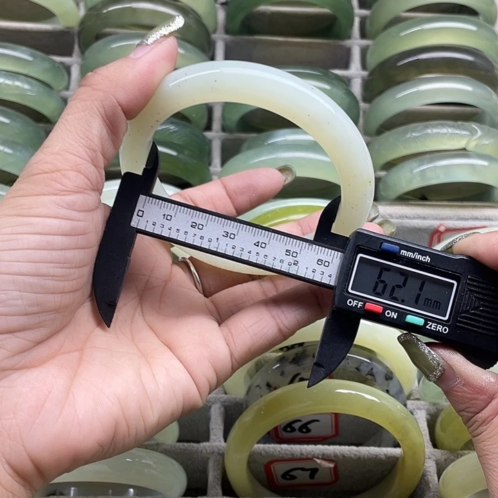 蛇纹石玉未镶嵌手镯71