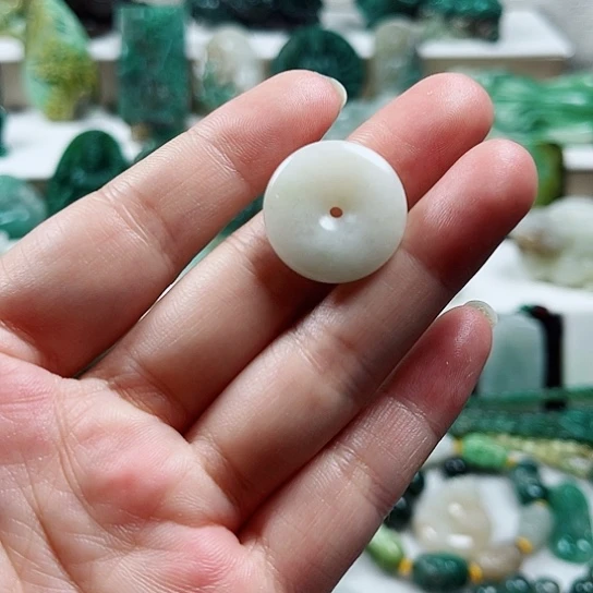 独山玉未镶嵌吊坠