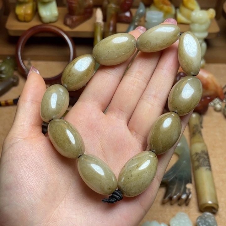 蛇纹石玉未镶嵌颈饰