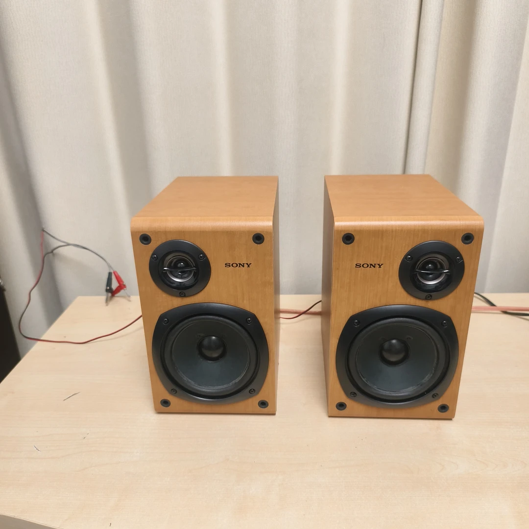 索尼小音箱一对，不包邮运费到付，不支持退换