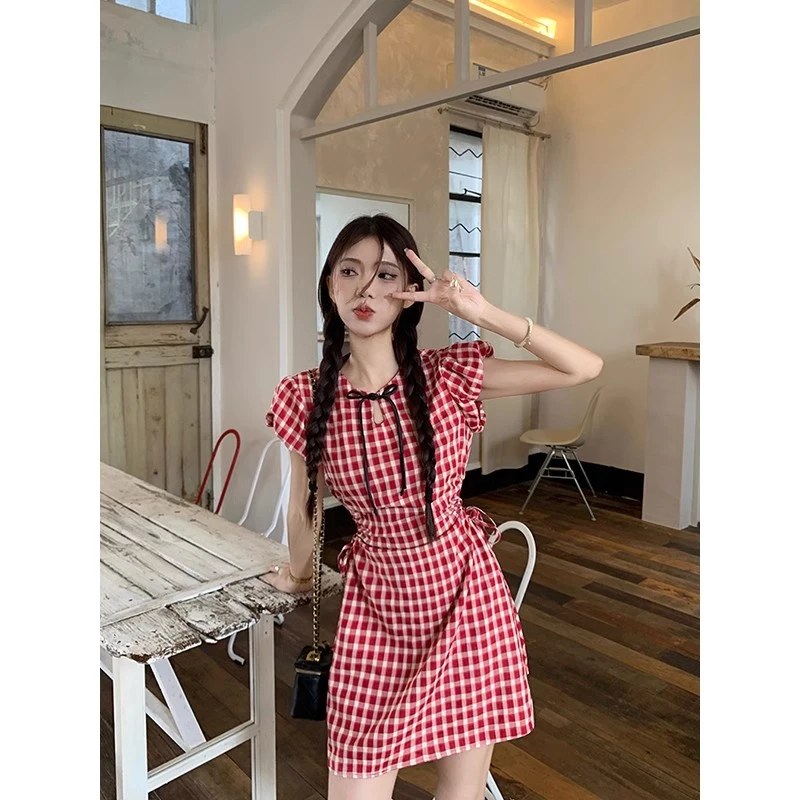 莲叶辣妹镂空格纹裙女夏季修身显瘦高冷御姐风连衣裙