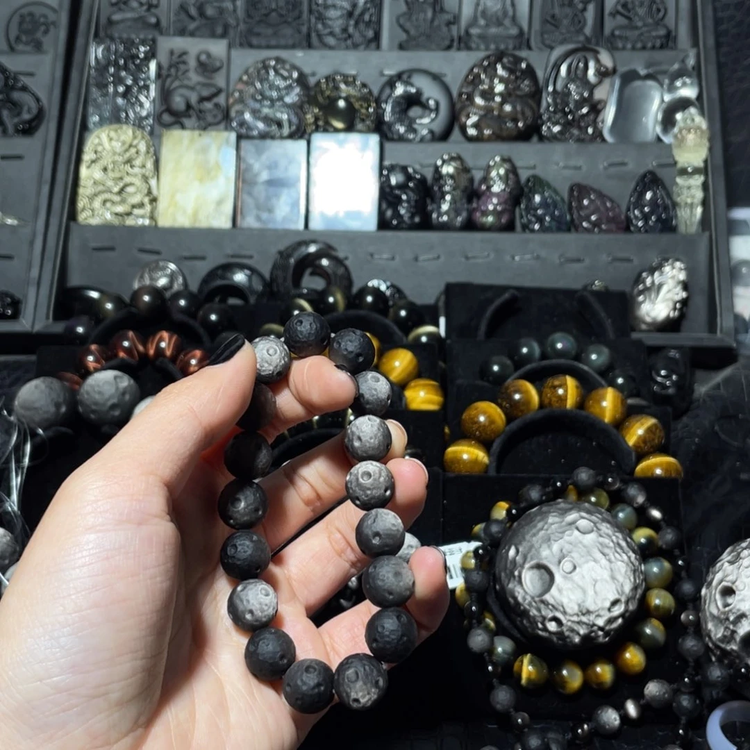 一***人黑曜岩未镶嵌珠宝奇石