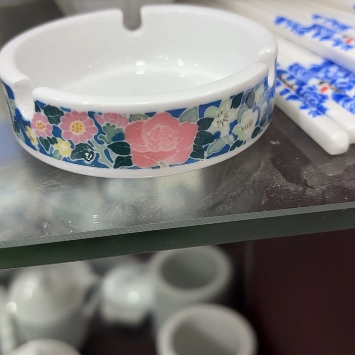 天**彩烟灰缸，衣柜缸烟灰缸