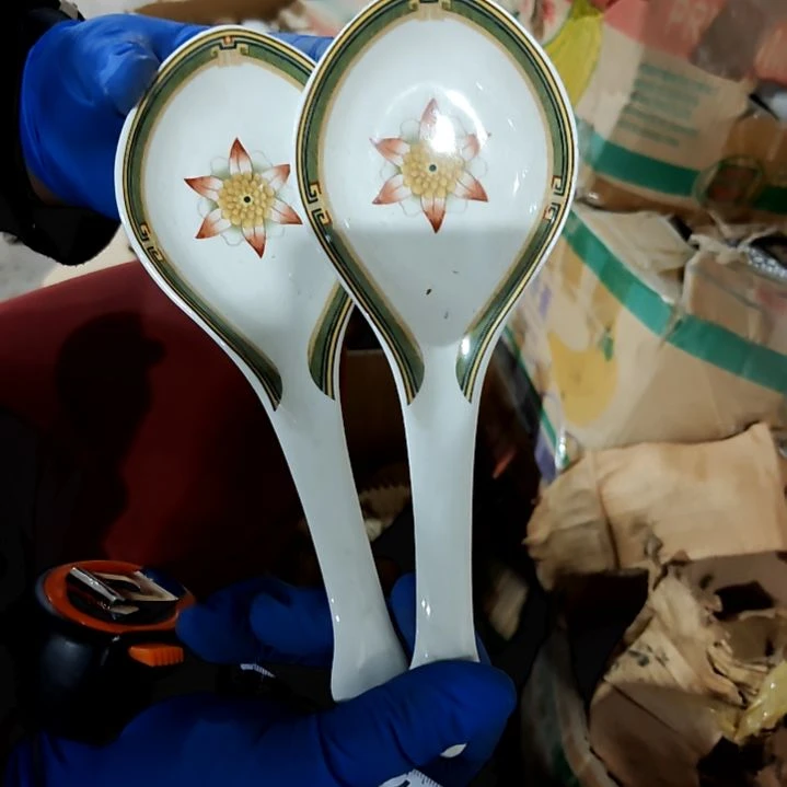 陶瓷盘子碗啥都有