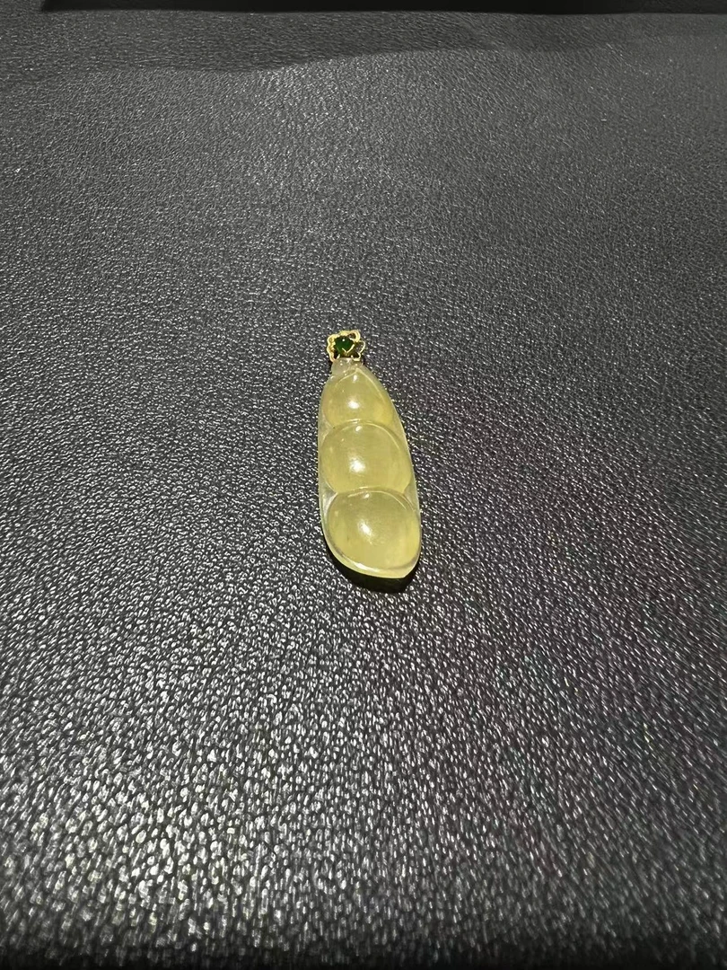 天然缅甸翡翠18k金镶嵌满黄翡福豆