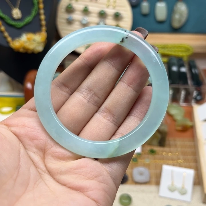 蛇纹石玉足铂镶嵌手镯