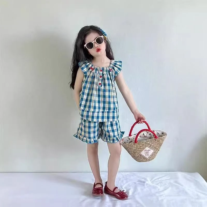 夏季套装洋气采蘑菇的小可爱女宝钩花刺绣波点背心短裤套装