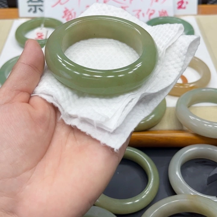 未镶嵌手镯石英质玉余**好