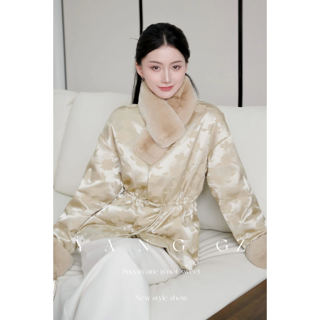 YANG GZ【冬宜密雪】中式缎面提花毛领收腰羽绒服女 GZ667#M252532