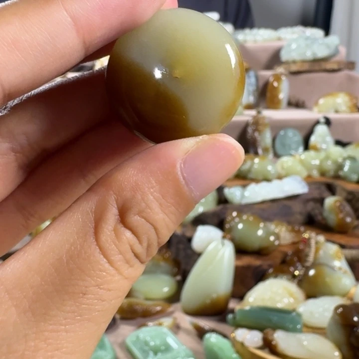 和田玉（糖玉）未镶嵌颈饰