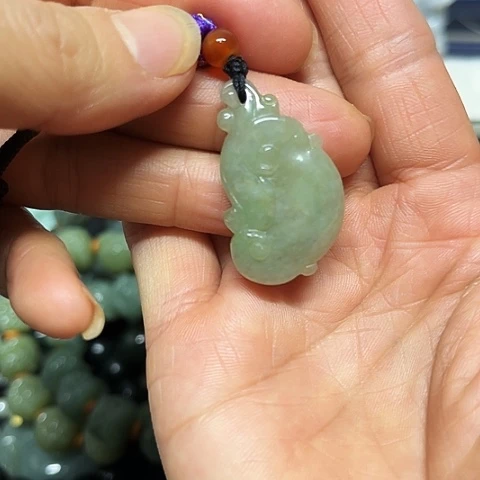 翡翠未镶嵌颈饰挂件