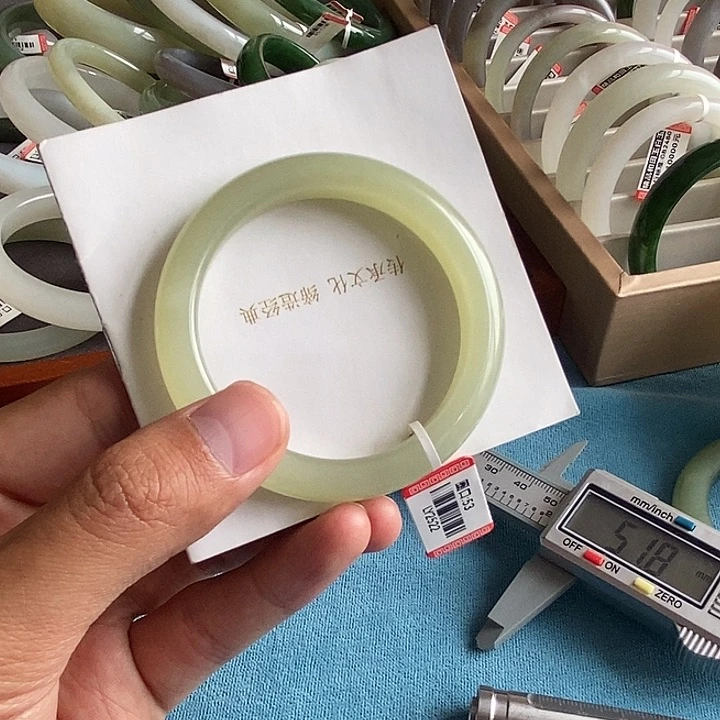 和田玉手镯未镶嵌53